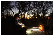 Kochen am Feuer Okavango Delta01.jpg