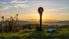 D-Neubürg-Bronzestele_R.jpg