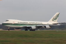 747-Evergreen-N490EV-startPan.jpg